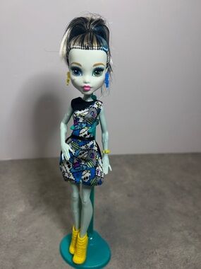 Poupée Monster High FRANKIE STEIN How Do You Boo 2016 poupée Mattel